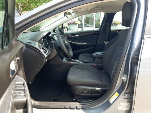 Used 2018 Chevrolet Cruze LT w/ Convenience Package FWD image 15