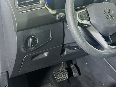 Used 2022 Volkswagen Tiguan S FWD image 16