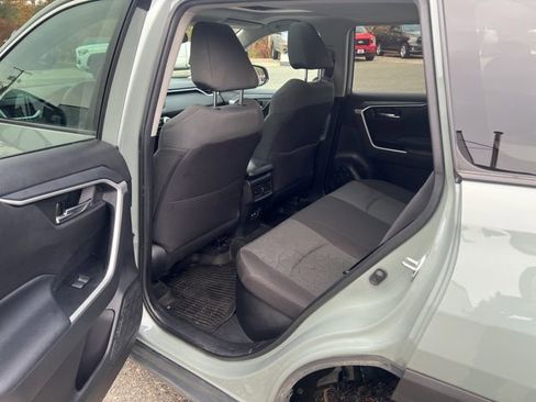 Used 2021 Toyota RAV4 XLE w/ Convenience Package image 21