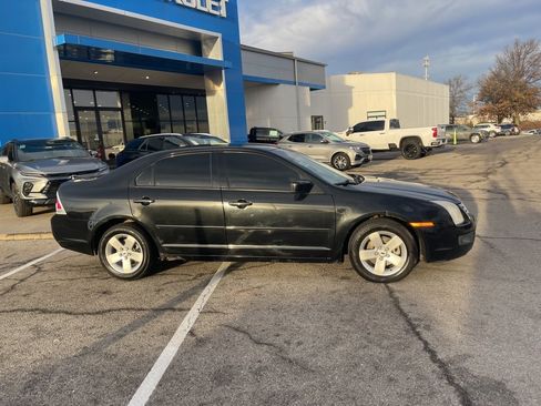 Used 2009 Ford Fusion SE image 2
