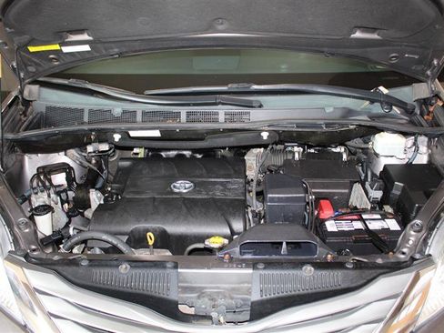 Used 2014 Toyota Sienna XLE AWD/4WD image 14