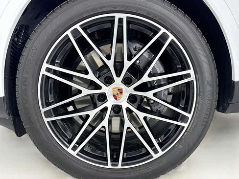 Certified 2026 Porsche Cayenne Coupe AWD/4WD image 31