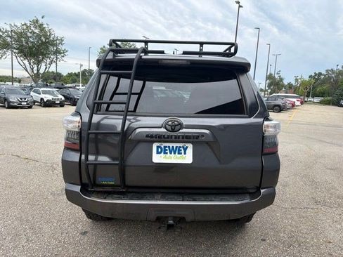 Used 2018 Toyota 4Runner SR5 AWD/4WD image 4
