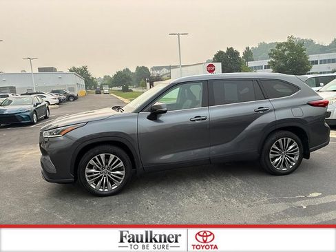 Used 2021 Toyota Highlander Platinum AWD/4WD image 14