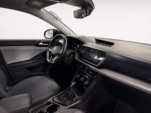 Used 2023 Volkswagen Taos SE w/ Panoramic Sunroof Package FWD image 9