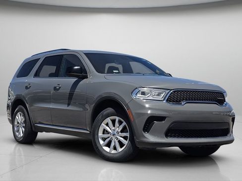 Used 2023 Dodge Durango SXT AWD/4WD image 2