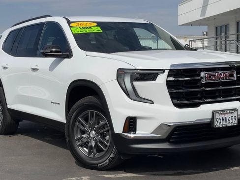 Used 2025 GMC Acadia Elevation FWD image 1