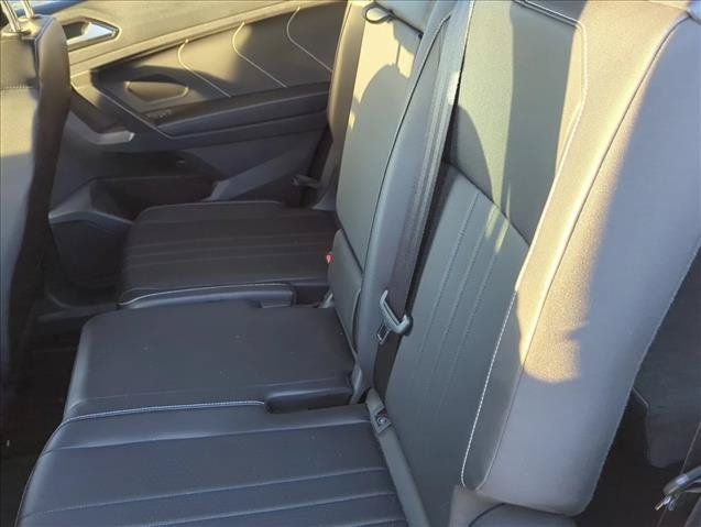 Used 2023 Volkswagen Tiguan SE R-Line FWD image 22