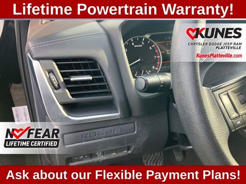 Used 2023 Nissan Rogue S image 15