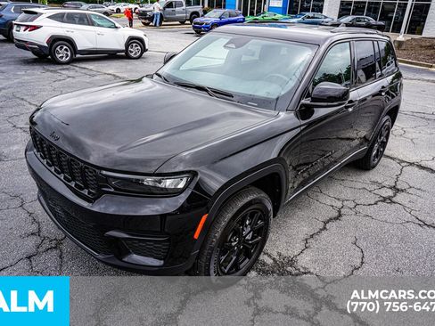 Used 2025 Jeep Grand Cherokee Altitude AWD/4WD image 19