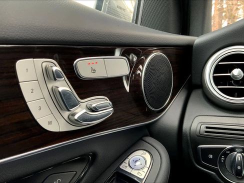 Used 2020 Mercedes-Benz GLC 300 4MATIC image 34