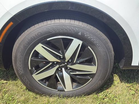 Used 2022 Kia Sorento S FWD image 28