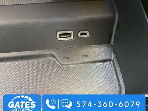 Used 2025 Chevrolet Suburban Z71 AWD/4WD image 22
