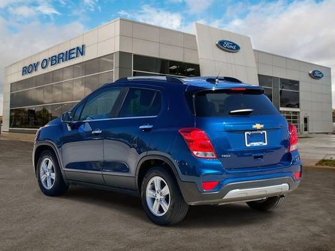 Used 2020 Chevrolet Trax LT w/ LT Convenience Package image 3