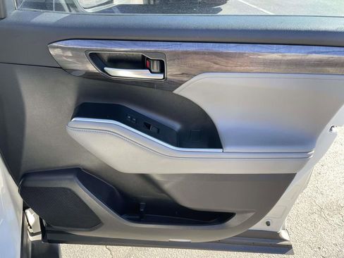 Used 2021 Toyota Highlander Platinum image 48
