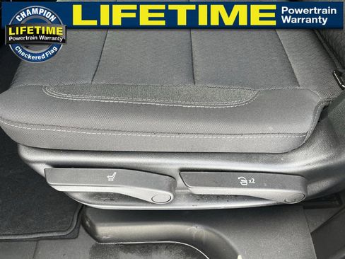 Used 2023 GMC Yukon SLE w/ Gmc Pro Safety Plus Package image 33