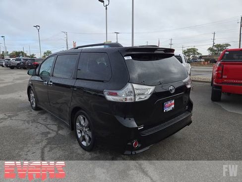 Used 2014 Toyota Sienna SE image 25