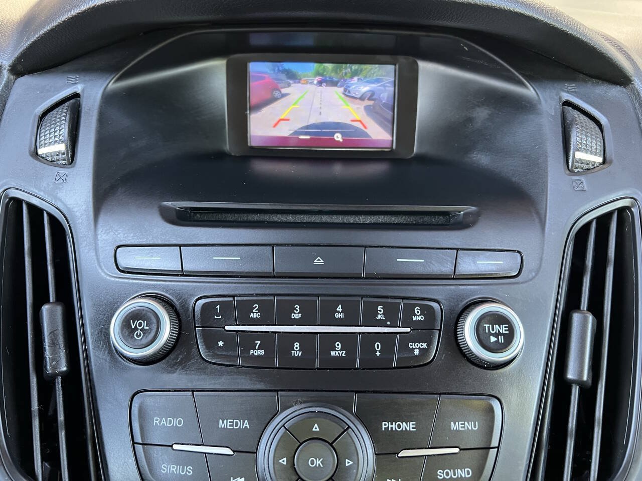 Used 2017 Ford Focus SE FWD image 18