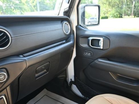 Used 2019 Jeep Wrangler Unlimited Sahara AWD/4WD image 28