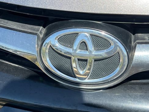 Used 2017 Toyota Camry SE FWD image 13