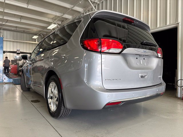 Used 2020 Chrysler Pacifica Limited FWD image 11