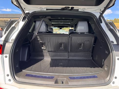 Used 2022 Buick Enclave Premium w/ Experience Buick Package image 12