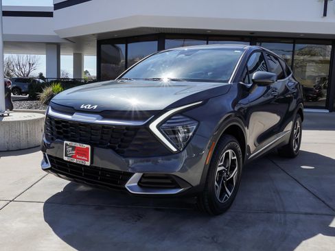 Used 2025 Kia Sportage LX image 4