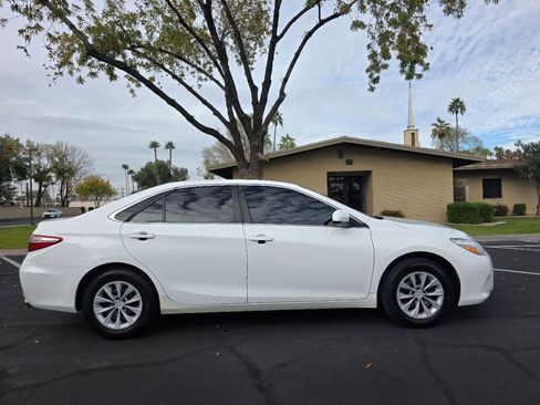 Used 2017 Toyota Camry LE image 3