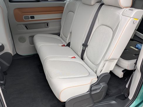 Used 2025 Volkswagen ID. Buzz Pro S Plus RWD image 18
