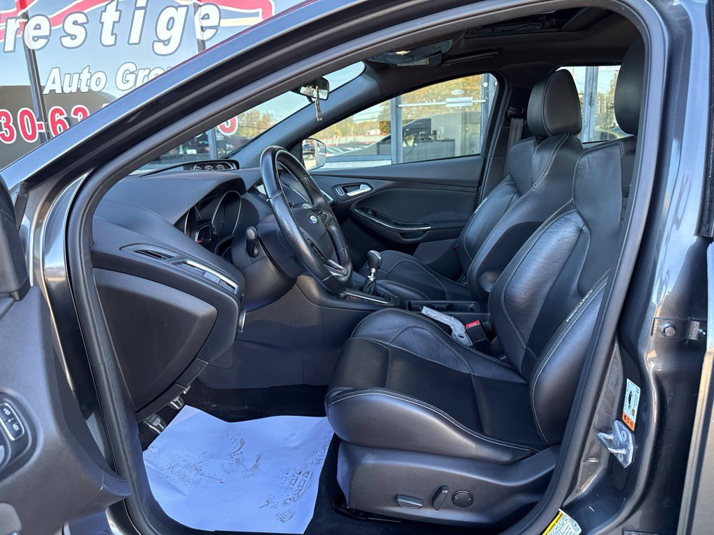 Used 2017 Ford Focus ST w/ Equipment Group 402A FWD image 27