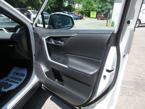 Used 2022 Toyota RAV4 SE w/ SE Grade Weather Package AWD/4WD image 14
