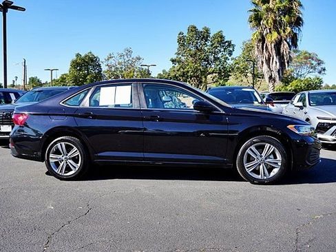 Used 2024 Volkswagen Jetta SE image 7