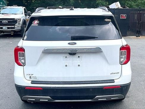 Used 2021 Ford Explorer XLT w/ Equipment Group 202A AWD/4WD image 5