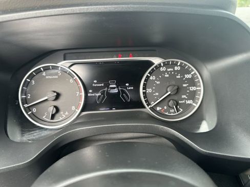 Used 2022 Nissan Rogue SV image 26