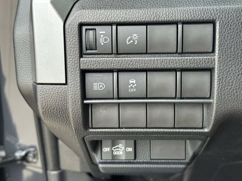 Certified 2025 Toyota Tacoma SR5 AWD/4WD image 24
