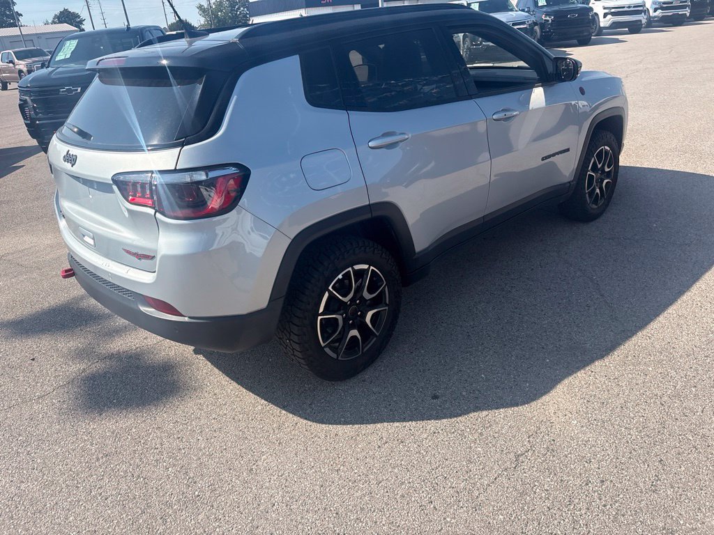 Used 2025 Jeep Compass Trailhawk AWD/4WD image 12