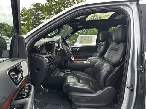 Certified 2023 Lincoln Navigator Reserve AWD/4WD image 19