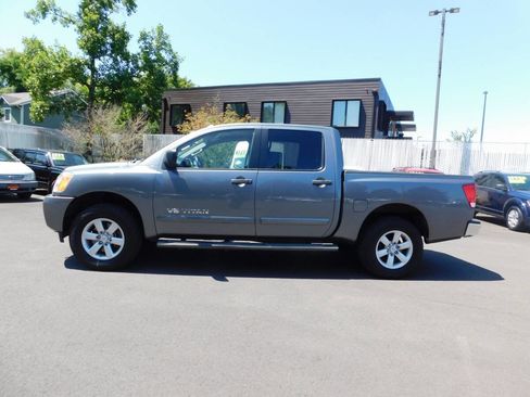 Used 2013 Nissan Titan SV w/ SV Value Truck Pkg image 22
