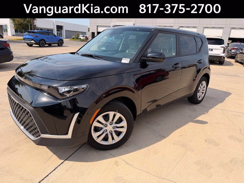 Certified 2023 Kia Soul LX FWD image 1