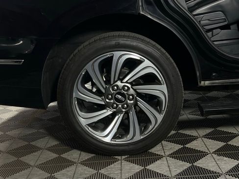 Used 2024 Lincoln Navigator Reserve image 14