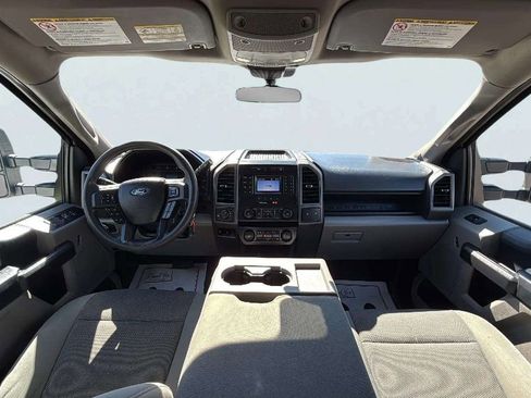 Used 2022 Ford F250 XL w/ Power Equipment Group image 9