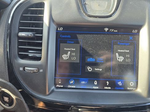 Used 2019 Chrysler 300 S image 17