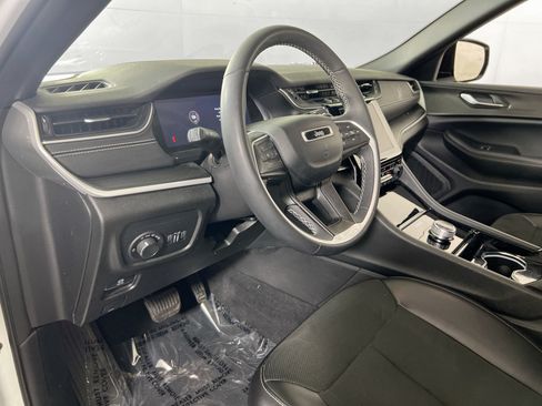 Used 2023 Jeep Grand Cherokee L Laredo AWD/4WD image 9