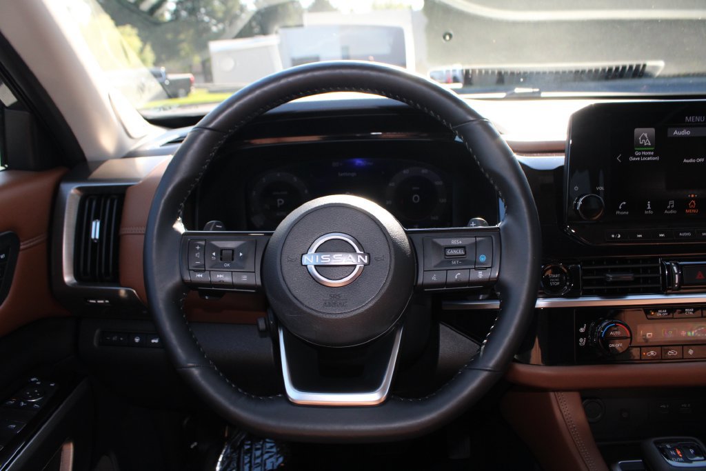 Used 2025 Nissan Pathfinder Platinum w/ Cargo Package AWD/4WD image 17