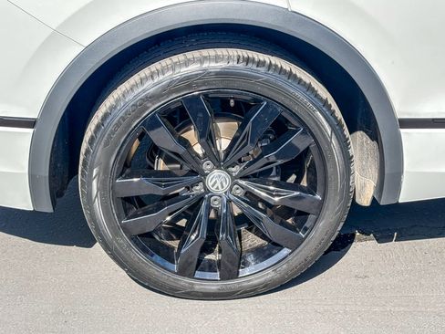 Used 2021 Volkswagen Tiguan SE R-Line image 20