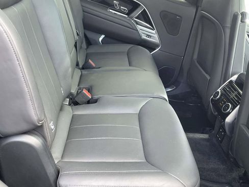Used 2024 Land Rover Range Rover Long Wheelbase SE AWD/4WD image 13