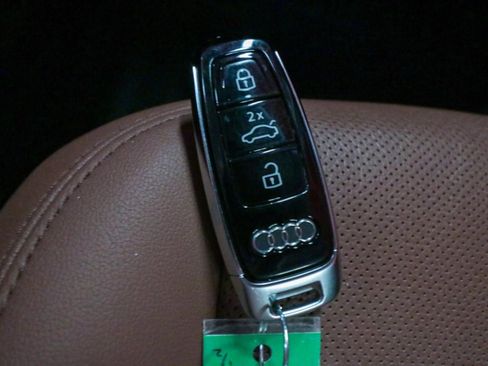 Used 2022 Audi Q8 Premium Plus image 24