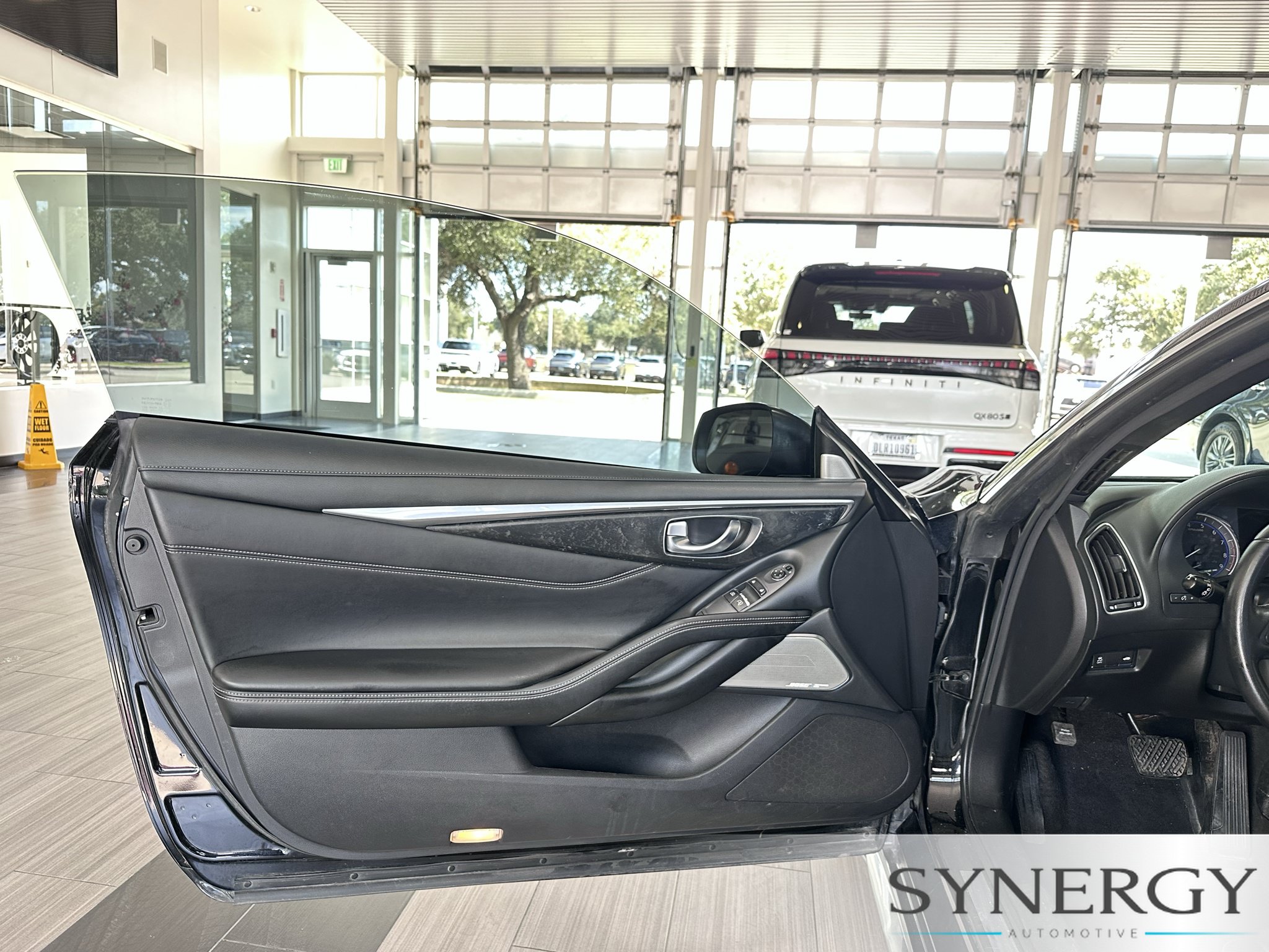 Used 2018 INFINITI Q60 3.0t Luxe RWD image 22