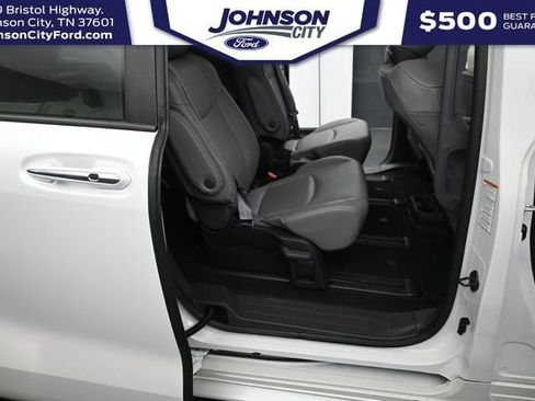 Used 2024 Toyota Sienna XLE FWD image 14