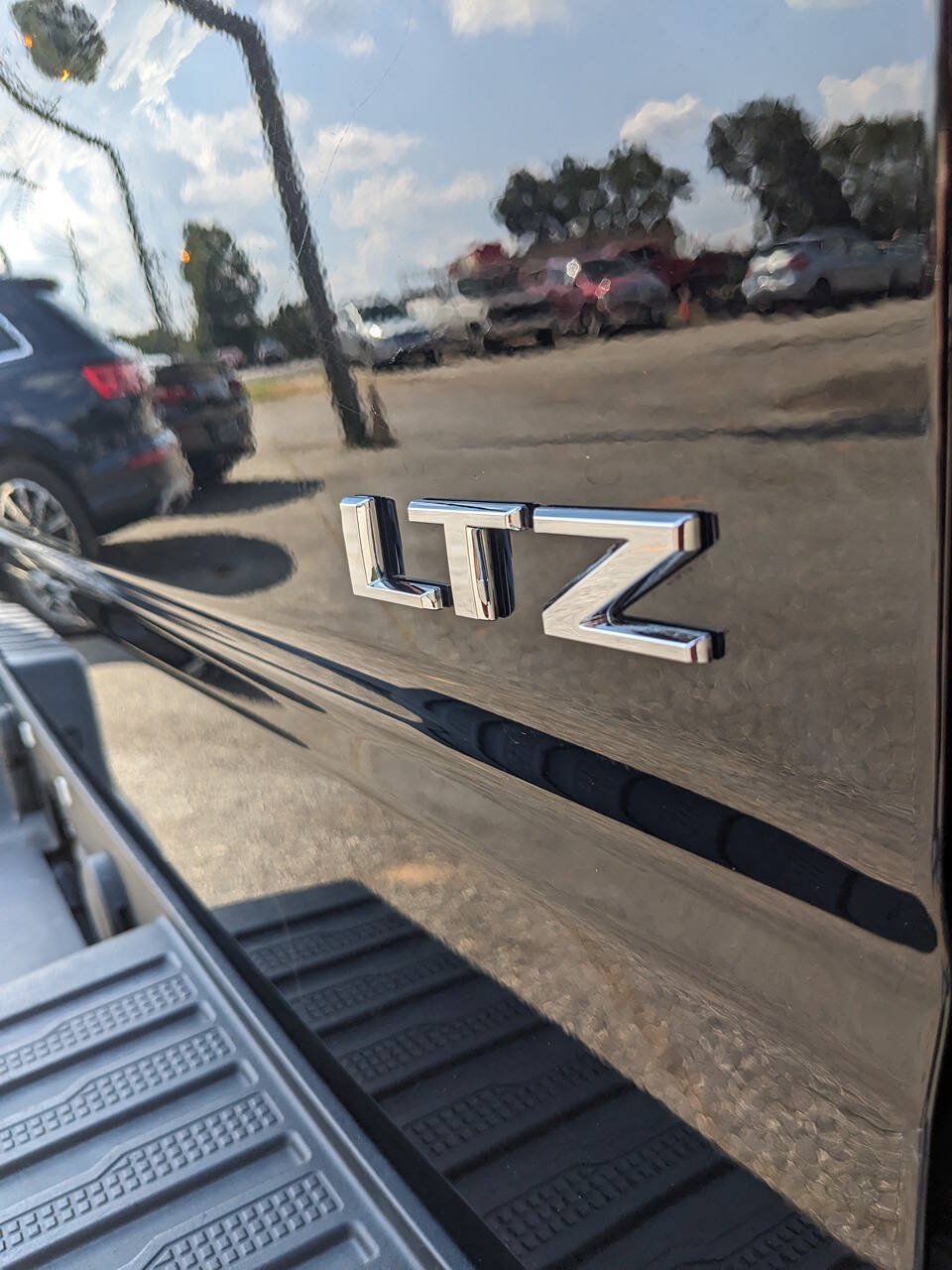 Used 2021 Chevrolet Silverado 1500 LTZ w/ LTZ Convenience Package II AWD/4WD image 23